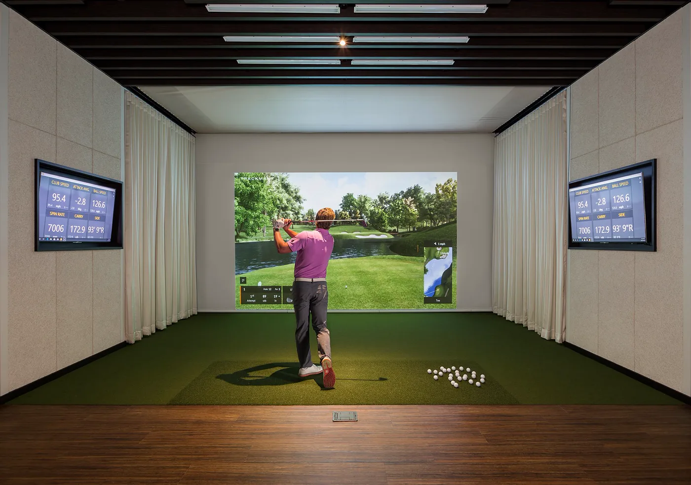 Screenshot Golf impact screen in a finished home simulator bay during play
